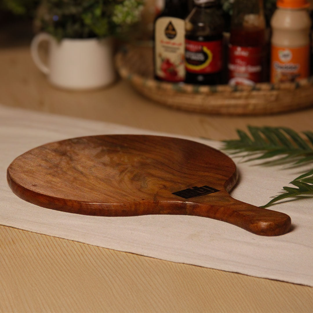 Natural Wooden Circular Cutting Board With Hand