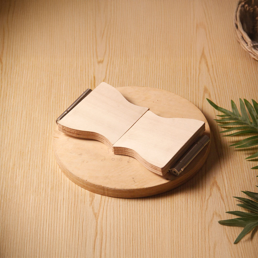 Wisal – The Clip-On Armrest Table